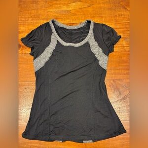 Lululemon Revitalize Tech Short Sleeve Top size 8 Black and Gray